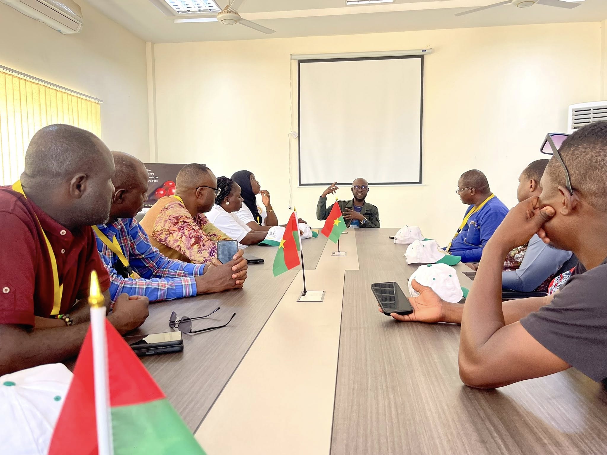 DG de la SOBTO avec les stagiaires de l’ISTIC 2025