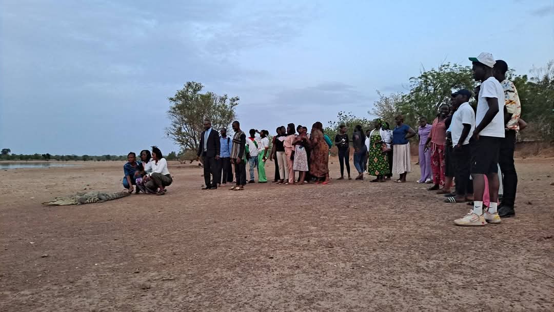Les stagiaires assistants immortalisent leur passage à Sabou à l’occasion de la visite des caïmans sacrés