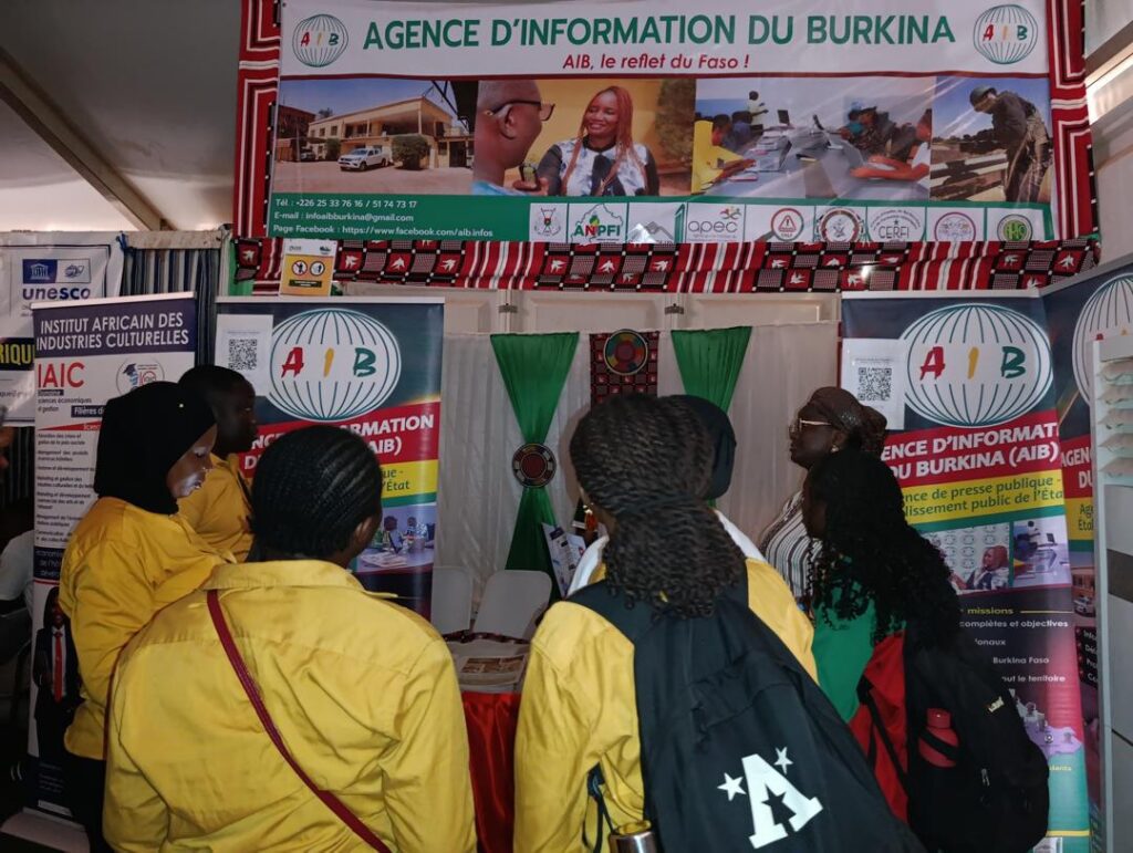 les stagiaires s’imprègne de l’histoire de l’AIB